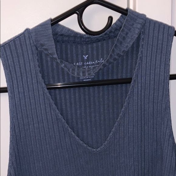 AEO Tank with Cutout - Picture 3 of 4